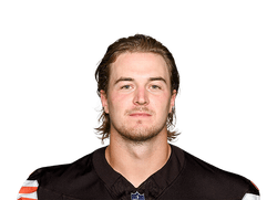 Kenny Pickett headshot